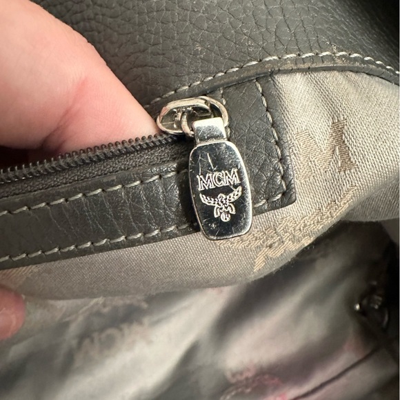 MCM DIAMOND PRINT GRAY TOTE/NYLON & LEATHER/ CLIP CLOSURE WITH MATCHING POUCH!! - Picture 16 of 16